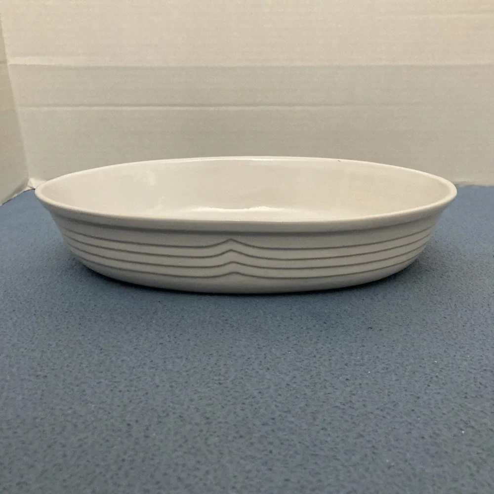 R.H. Macy & Co. White Patterned 12